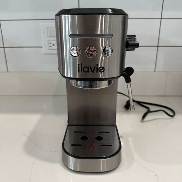 ILAVIE K2 Espresso Machine With Milk Frothing Steamer & Cuisnart Coffee Grinder - Picture 2 of 16